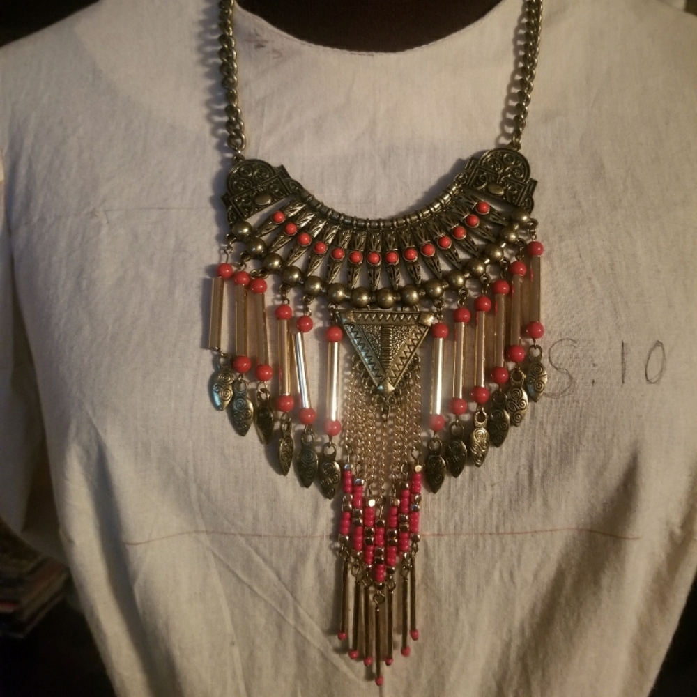 Gold and peach statement necklance